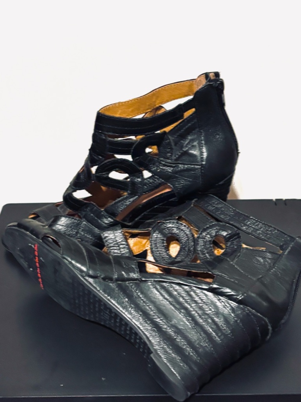 Miz Mooz Black Leather Tamara 3.5" Wedge Heel Sandal Back Zip Size 9.5 - Picture 4 of 8